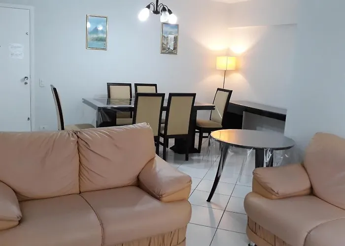 Ótimo apto em Pitangueiras à uma quadra da praia c/ 2 vagas e ar condicionado. Guarujá