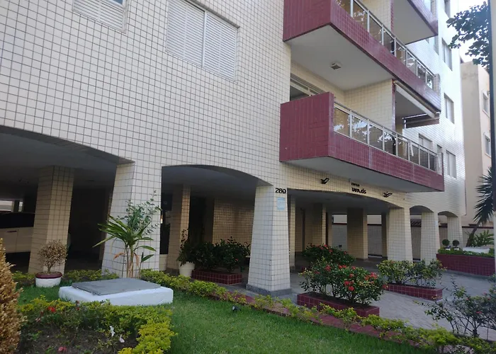 Apartamento amplo próximo a praia - Faça tudo a pé Guarujá